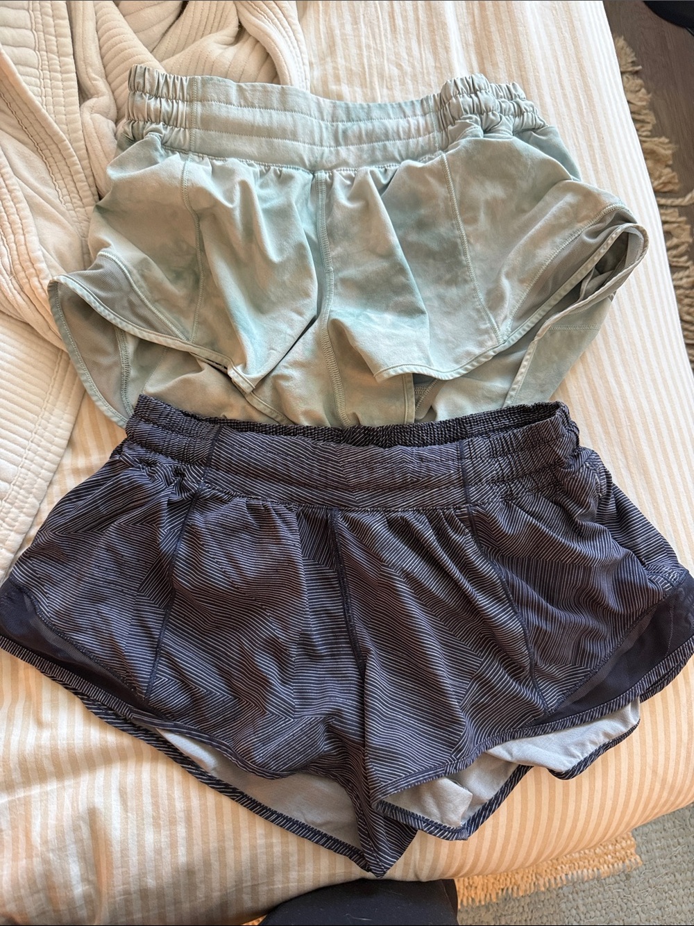 2 pairs of Lululemon hottie hot running shorts 2.5” SIZE 4